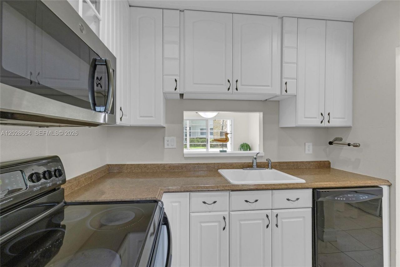 4805 NW 35th St , Unit 416, Lauderdale Lakes, FL 33319 Photo