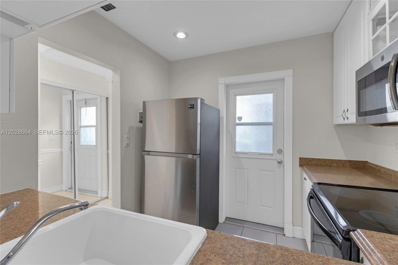 4805 NW 35th St , Unit 416, Lauderdale Lakes, FL 33319 Photo