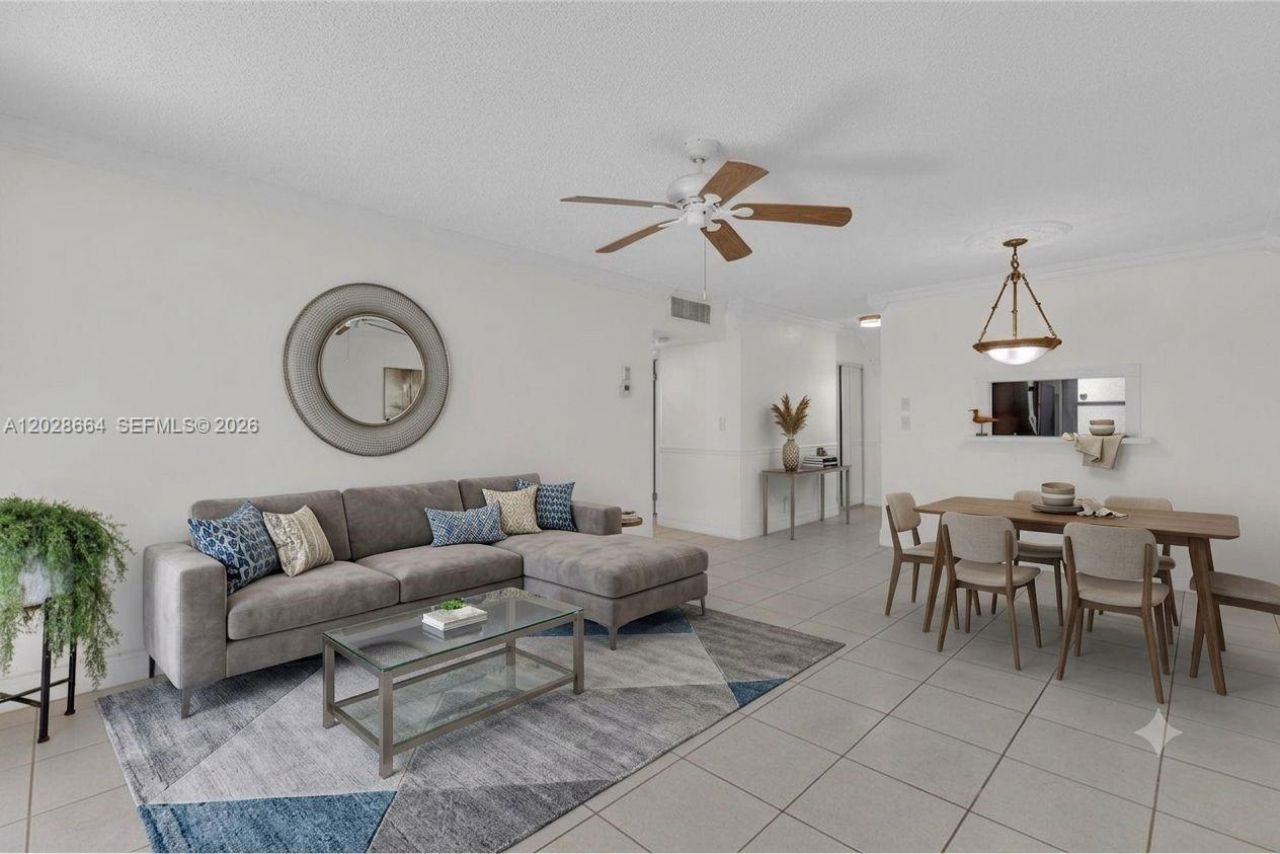 4805 NW 35th St, Unit 416, Lauderdale Lakes, FL 33319 Photo