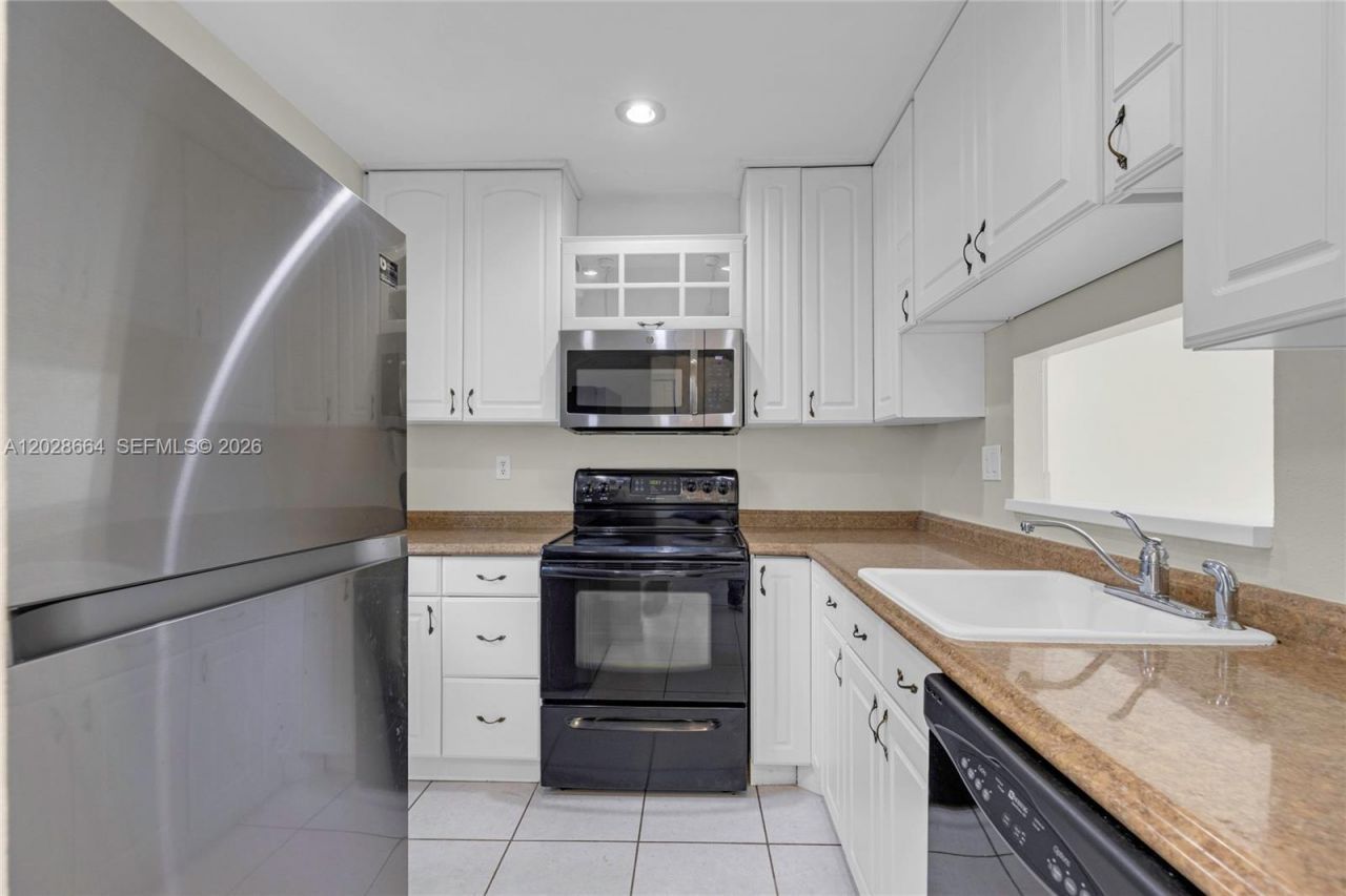4805 NW 35th St , Unit 416, Lauderdale Lakes, FL 33319 Photo