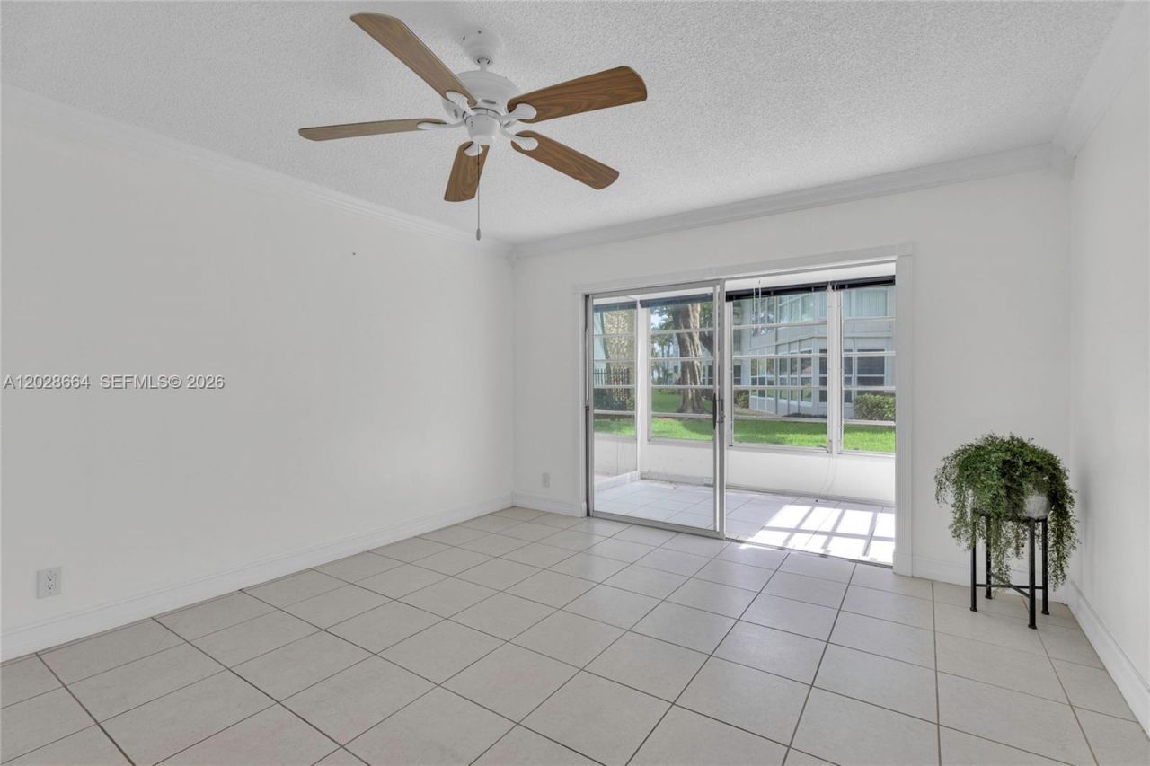 4805 NW 35th St , Unit 416, Lauderdale Lakes, FL 33319 Photo
