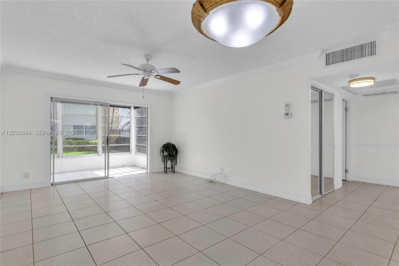 4805 NW 35th St , Unit 416, Lauderdale Lakes, FL 33319 Photo