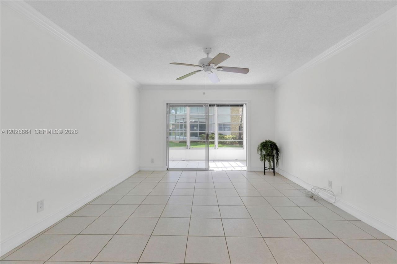 4805 NW 35th St , Unit 416, Lauderdale Lakes, FL 33319 Photo