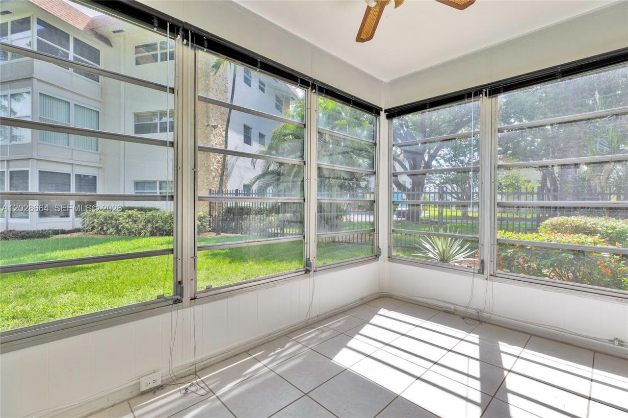 4805 NW 35th St , Unit 416, Lauderdale Lakes, FL 33319 Photo