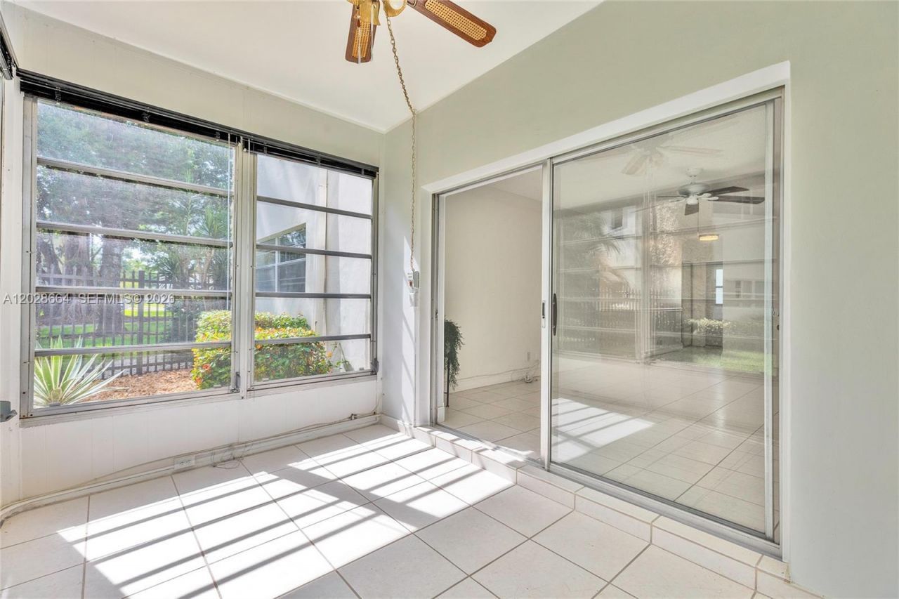4805 NW 35th St , Unit 416, Lauderdale Lakes, FL 33319 Photo