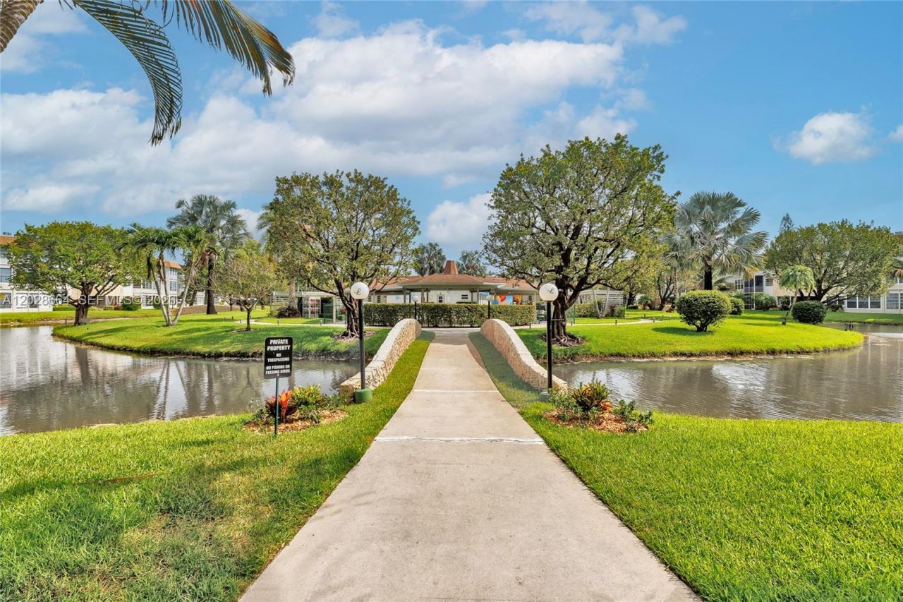 4805 NW 35th St , Unit 416, Lauderdale Lakes, FL 33319 Photo