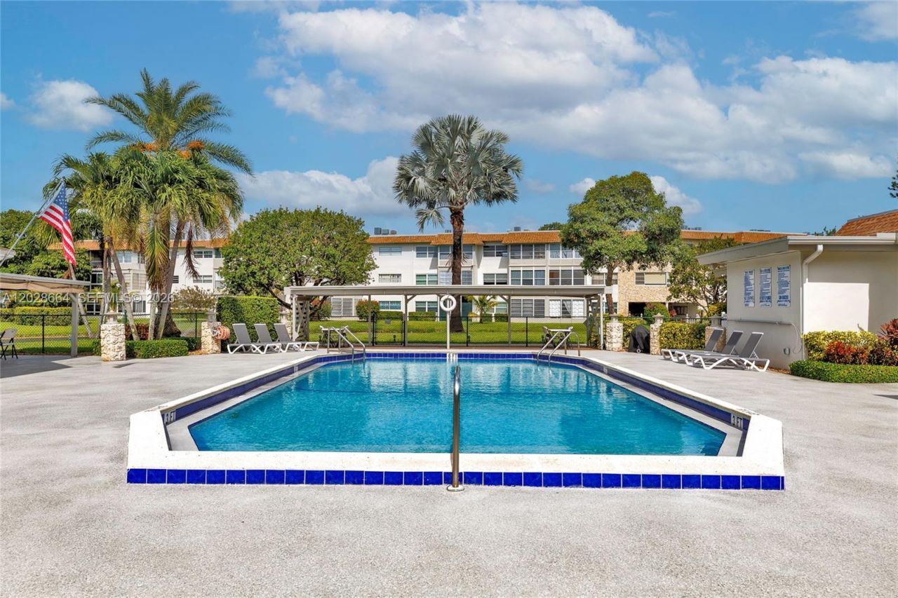 4805 NW 35th St , Unit 416, Lauderdale Lakes, FL 33319 Photo
