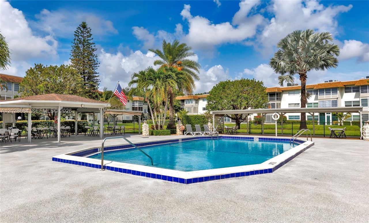 4805 NW 35th St , Unit 416, Lauderdale Lakes, FL 33319 Photo