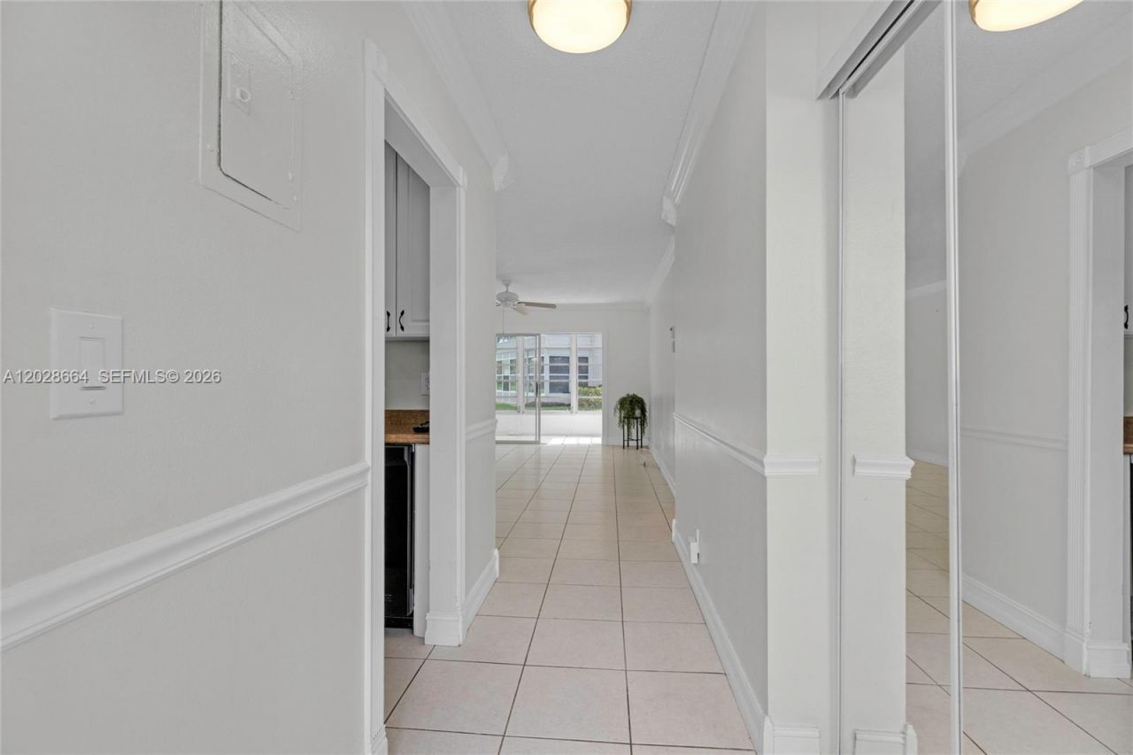 4805 NW 35th St, Unit 416, Lauderdale Lakes, FL 33319 Photo