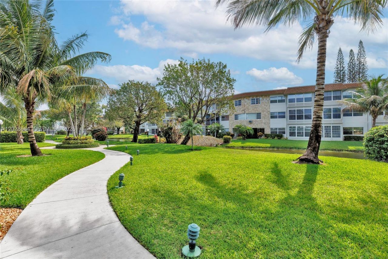 4805 NW 35th St , Unit 416, Lauderdale Lakes, FL 33319 Photo