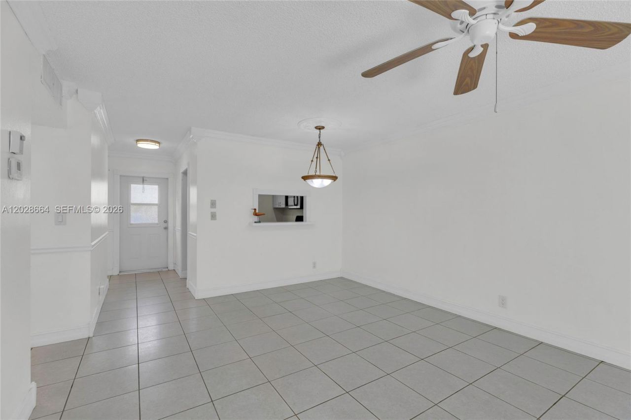4805 NW 35th St , Unit 416, Lauderdale Lakes, FL 33319 Photo