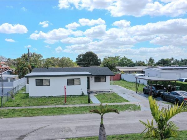 1014 W 66th St , Hialeah, FL 33012