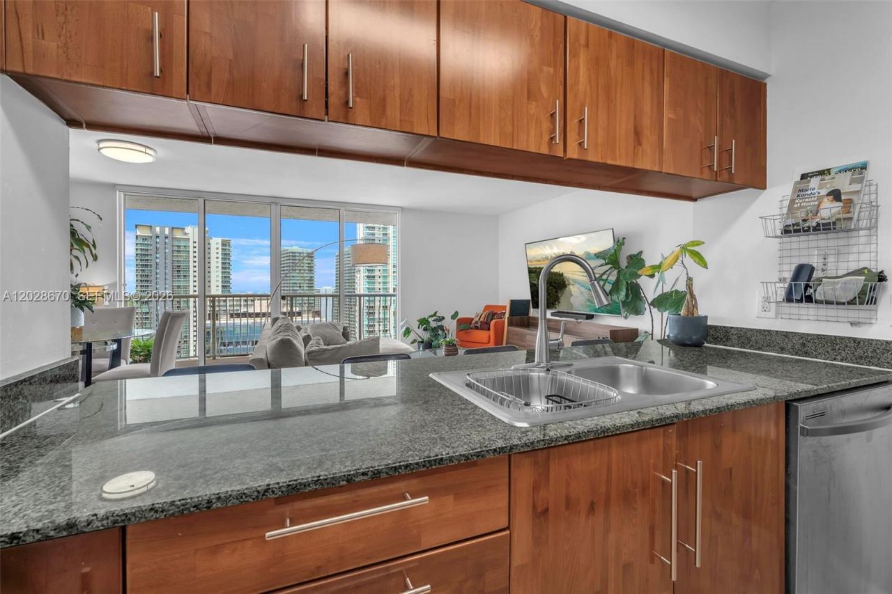 1200 Brickell Bay Dr, Unit 3123, Miami, FL 33131 Photo