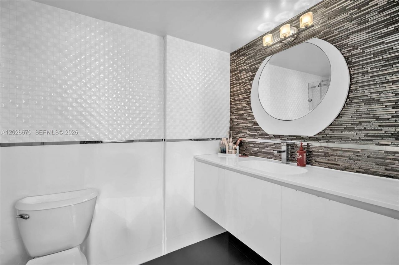 1200 Brickell Bay Dr, Unit 3123, Miami, FL 33131 Photo