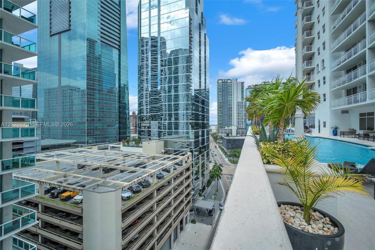1200 Brickell Bay Dr, Unit 3123, Miami, FL 33131 Photo