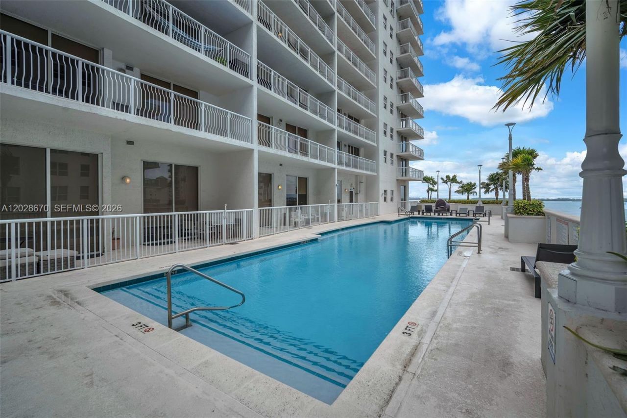 1200 Brickell Bay Dr, Unit 3123, Miami, FL 33131 Photo