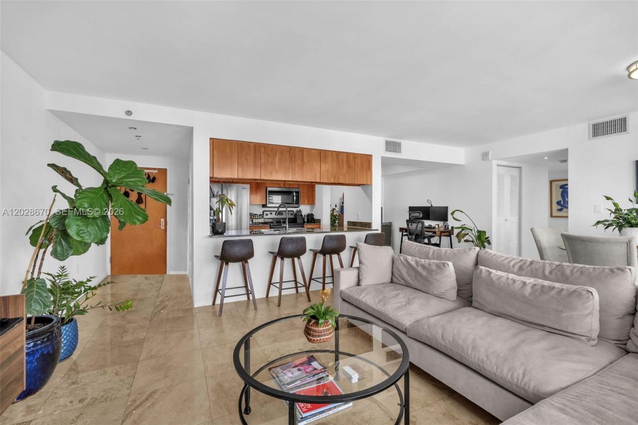 1200 Brickell Bay Dr, Unit 3123, Miami, FL 33131 Photo