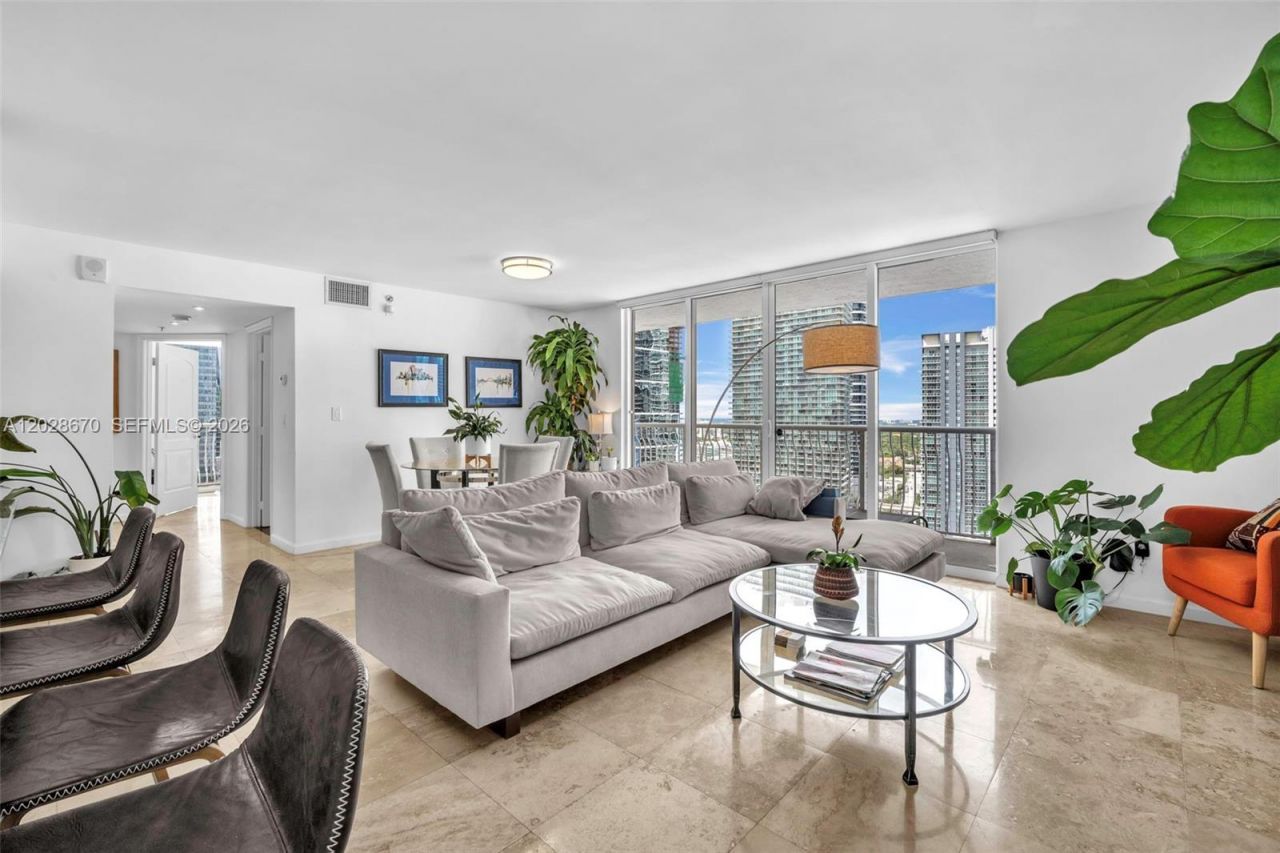 1200 Brickell Bay Dr, Unit 3123, Miami, FL 33131 Photo