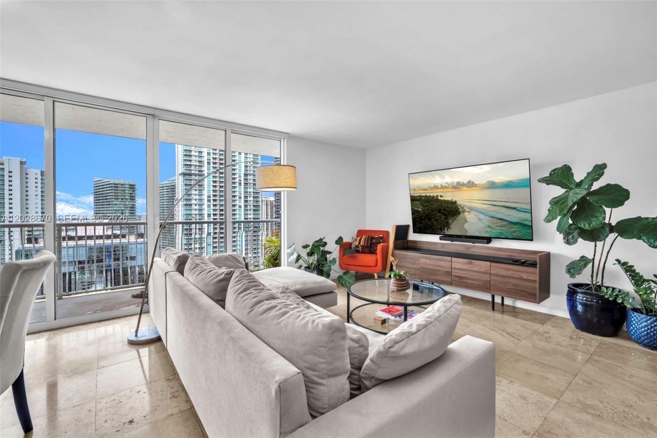 1200 Brickell Bay Dr, Unit 3123, Miami, FL 33131 Photo