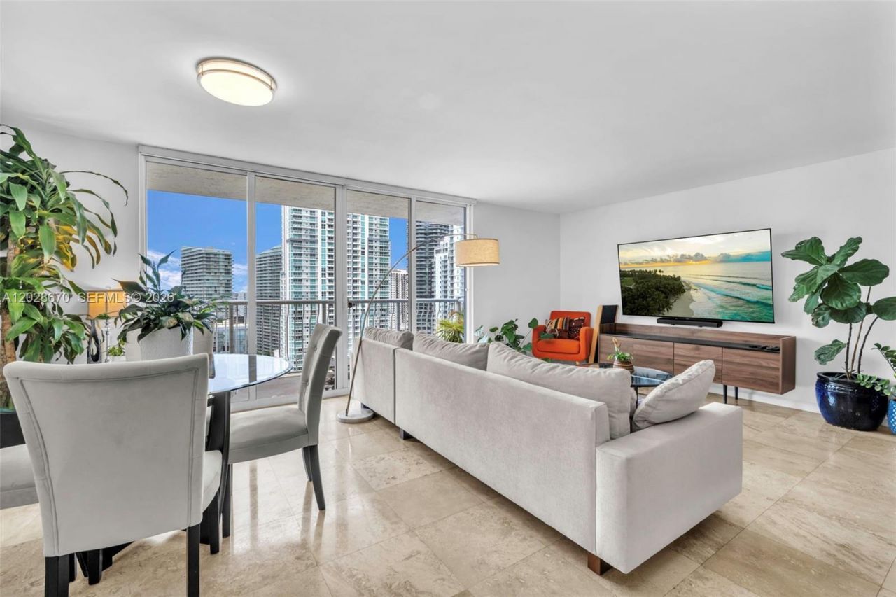 1200 Brickell Bay Dr, Unit 3123, Miami, FL 33131 Photo