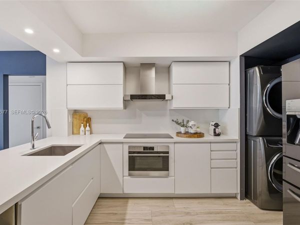 31 SE 5th St , Unit 2410, Miami, FL 33131