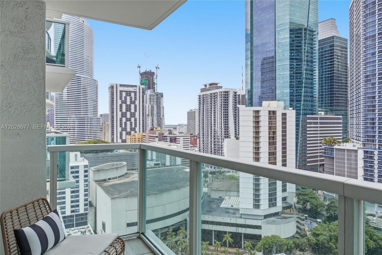 31 SE 5th St , Unit 2410, Miami, FL 33131 Photo