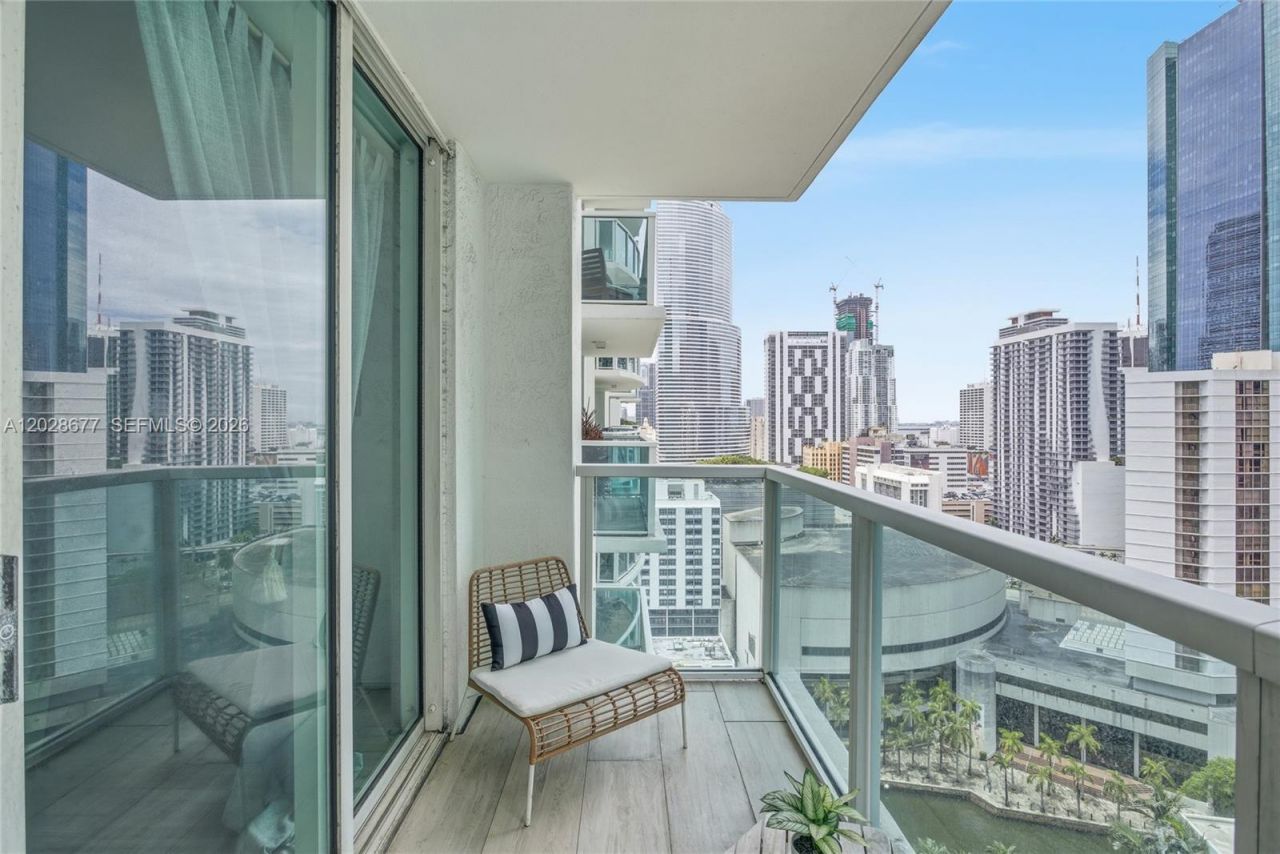 31 SE 5th St , Unit 2410, Miami, FL 33131 Photo