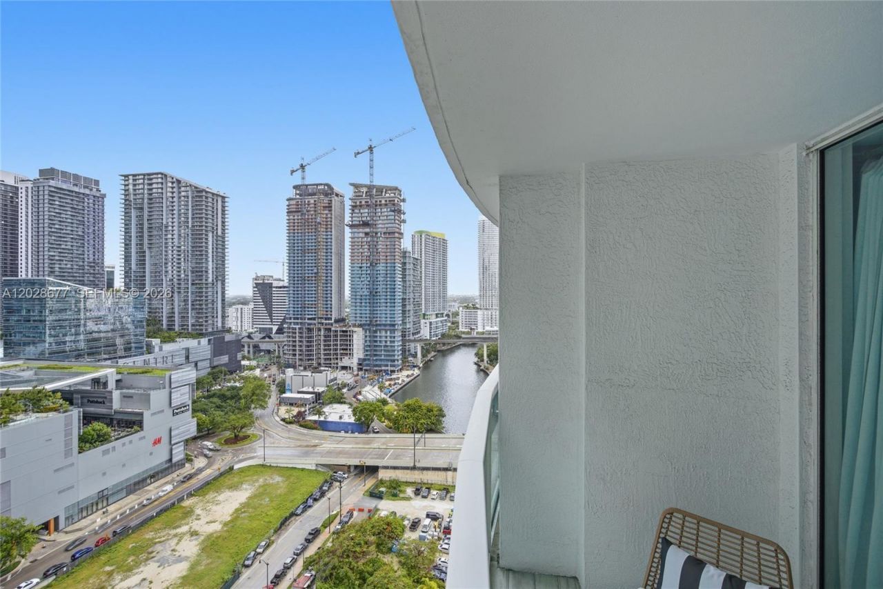 31 SE 5th St , Unit 2410, Miami, FL 33131 Photo