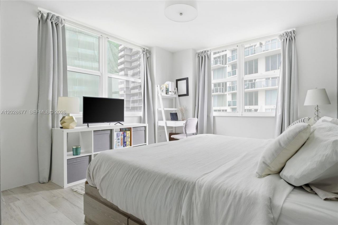 31 SE 5th St , Unit 2410, Miami, FL 33131 Photo