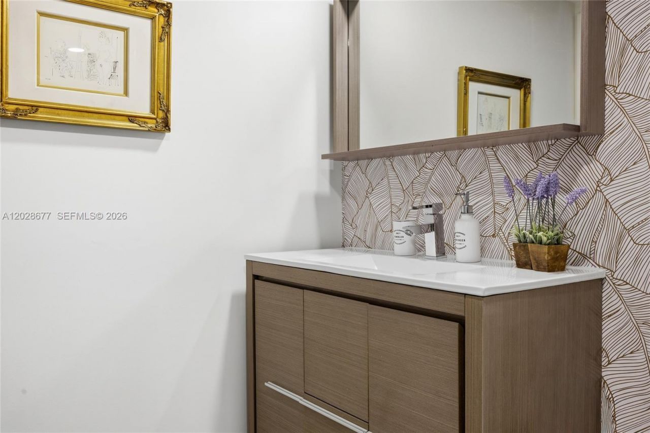 31 SE 5th St , Unit 2410, Miami, FL 33131 Photo