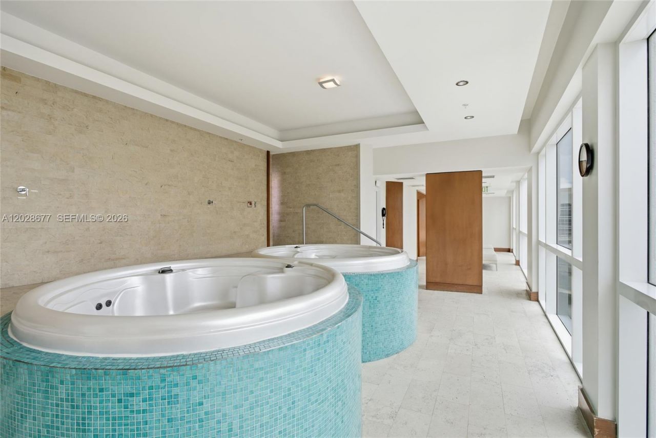 31 SE 5th St , Unit 2410, Miami, FL 33131 Photo