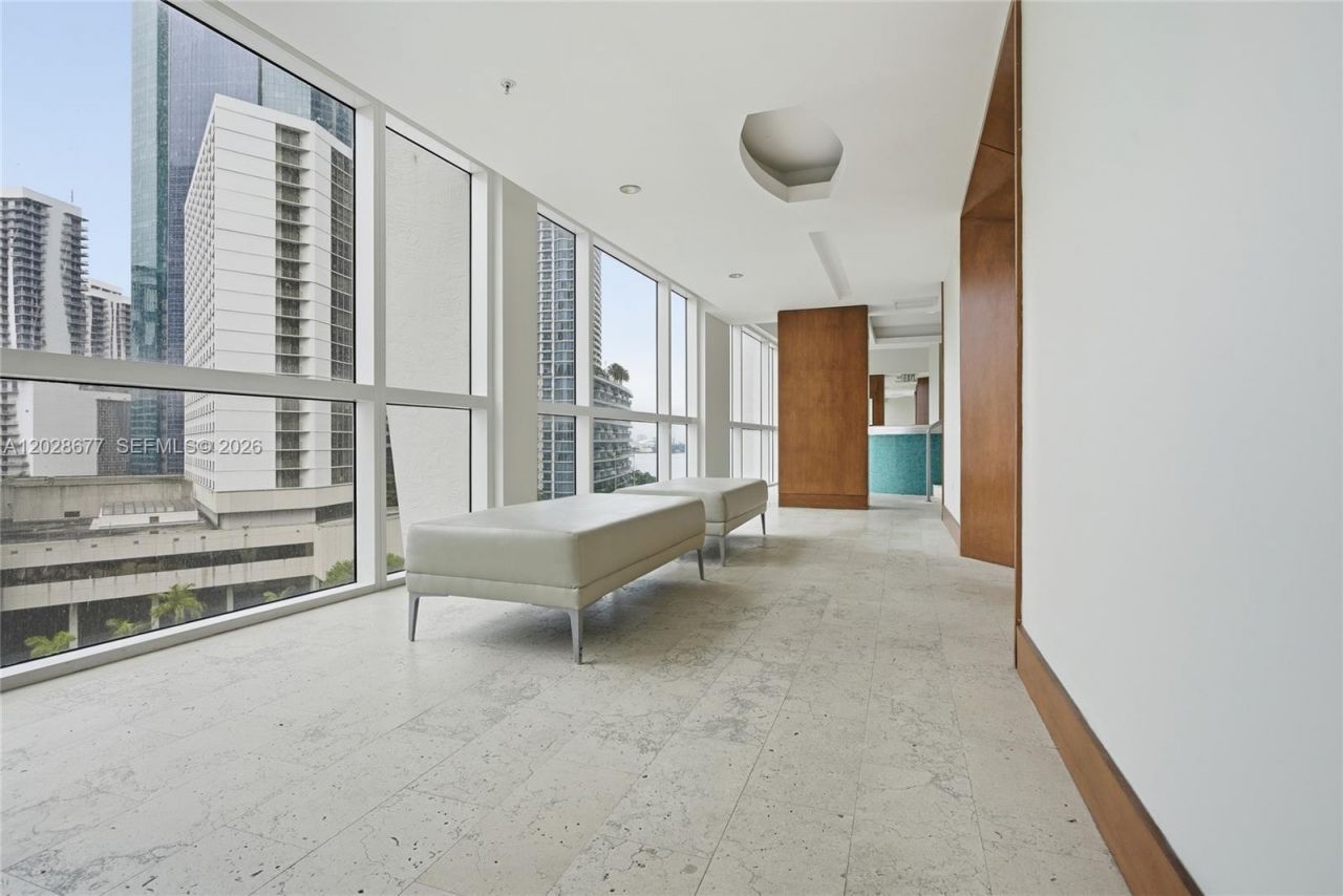 31 SE 5th St , Unit 2410, Miami, FL 33131 Photo