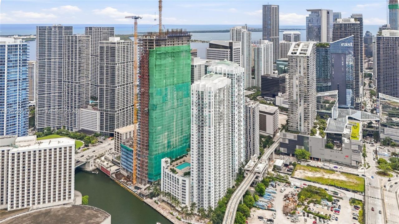31 SE 5th St , Unit 2410, Miami, FL 33131 Photo