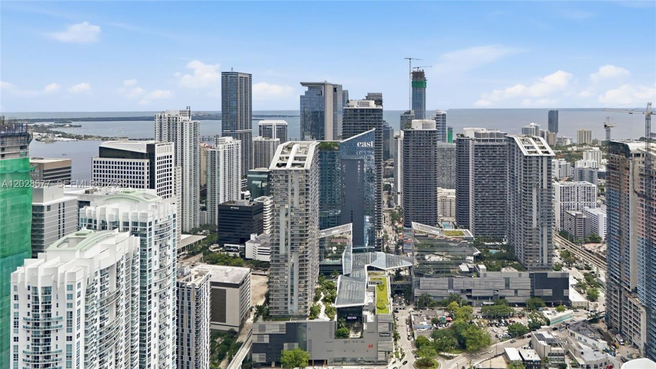31 SE 5th St , Unit 2410, Miami, FL 33131 Photo