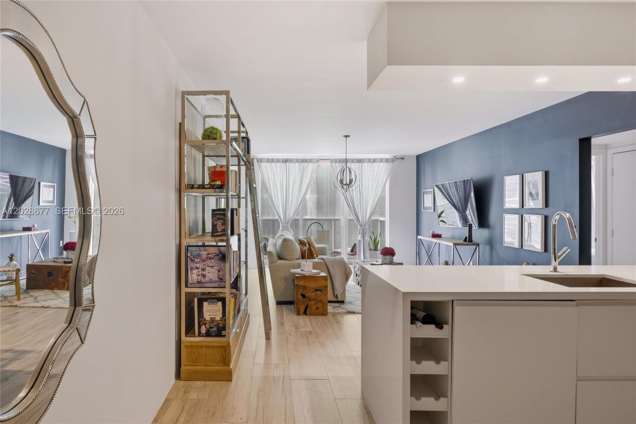 31 SE 5th St , Unit 2410, Miami, FL 33131 Photo