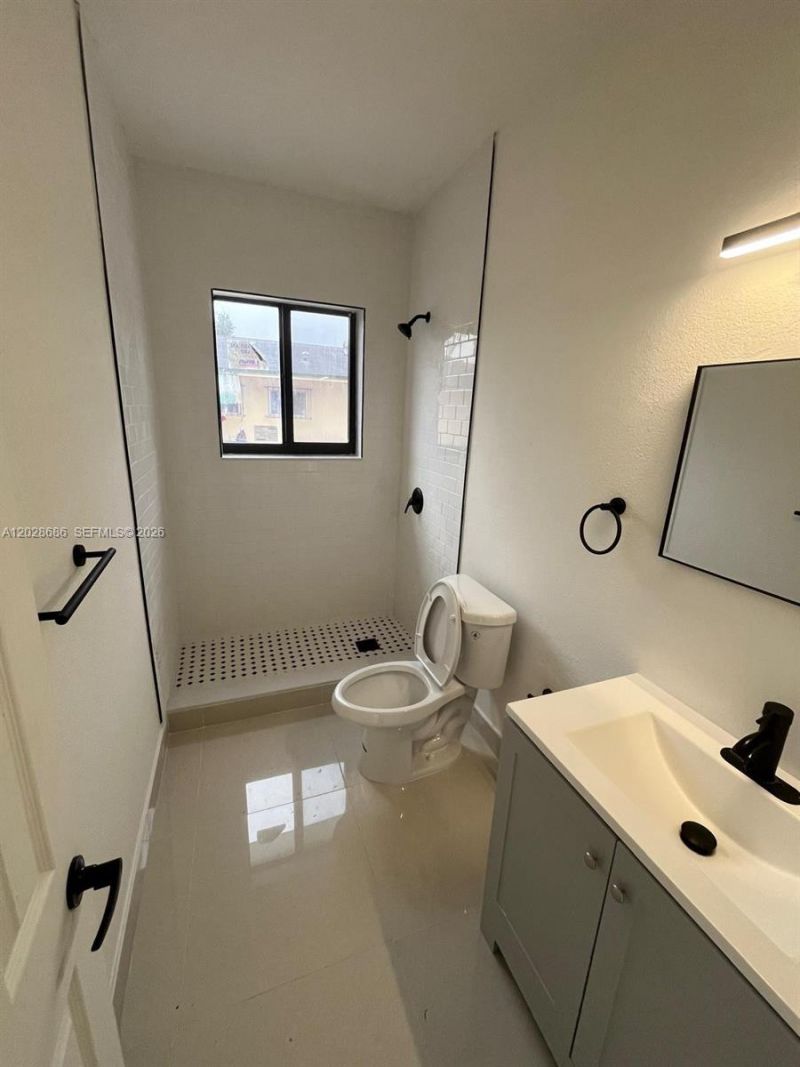 1800 NW 18th Ter, Miami, FL 33125 Photo