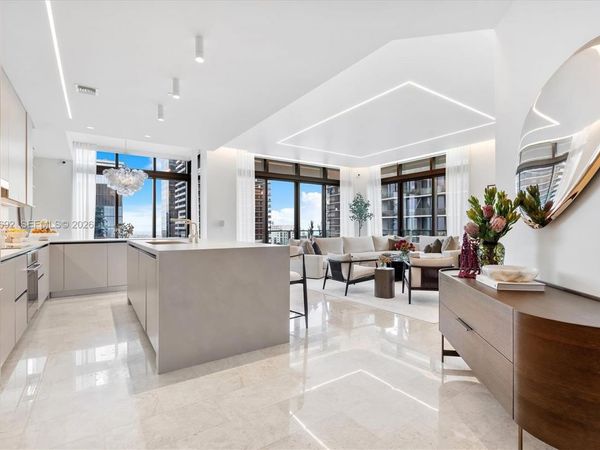 88 SW 7th St, Unit 4001, Miami, FL 33130
