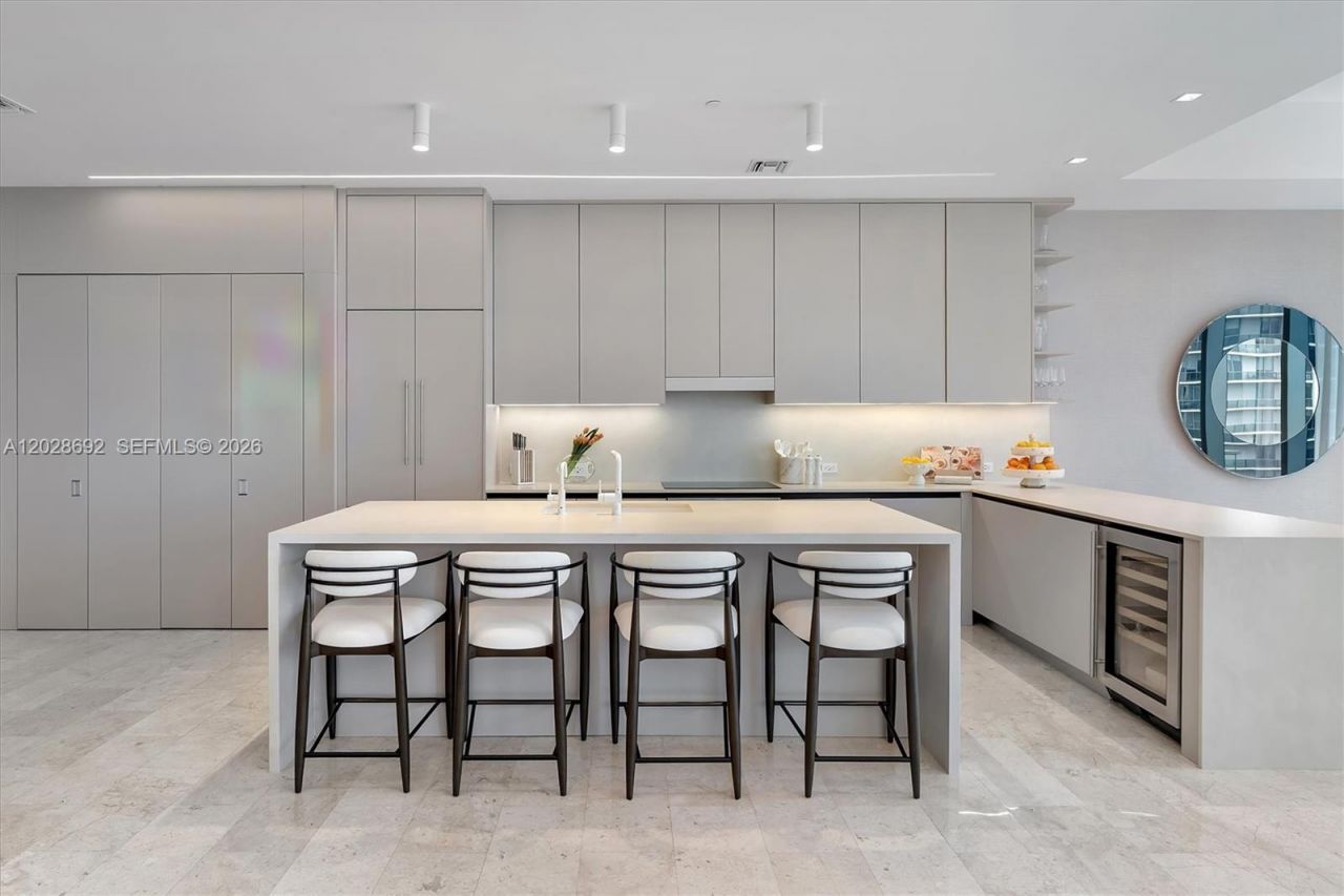 88 SW 7th St, Unit 4001, Miami, FL 33130 Photo