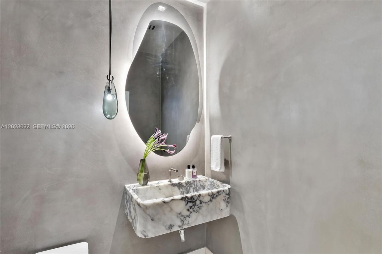 88 SW 7th St, Unit 4001, Miami, FL 33130 Photo