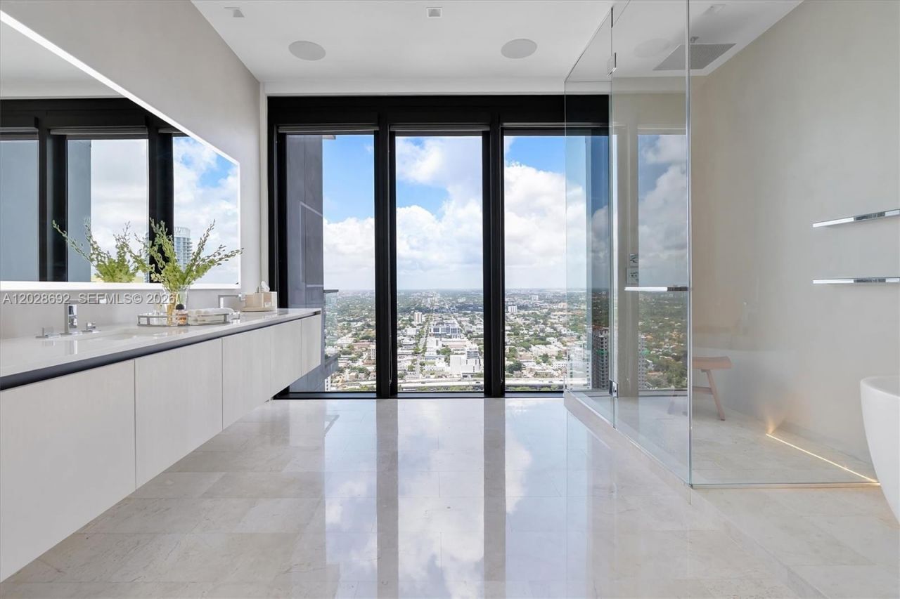 88 SW 7th St, Unit 4001, Miami, FL 33130 Photo