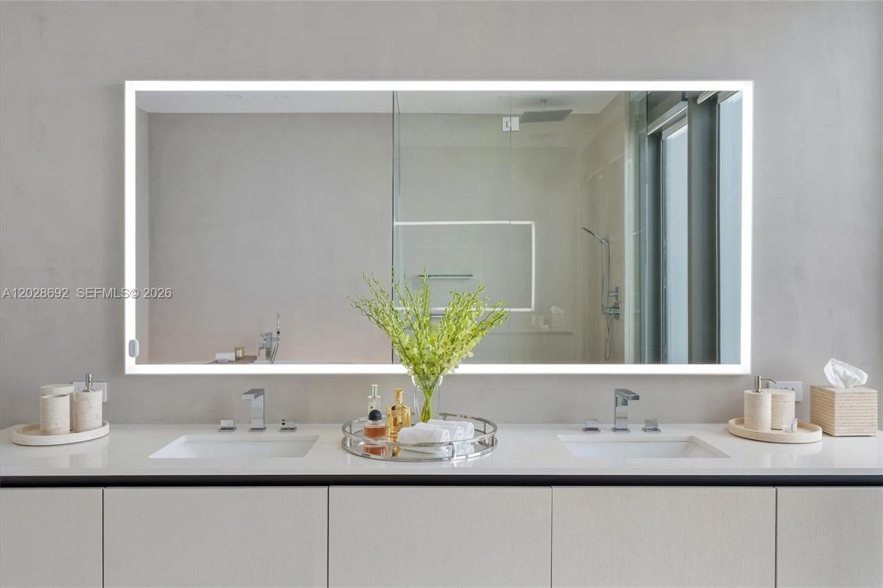88 SW 7th St, Unit 4001, Miami, FL 33130 Photo