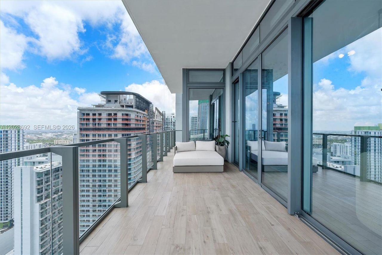 88 SW 7th St, Unit 4001, Miami, FL 33130 Photo