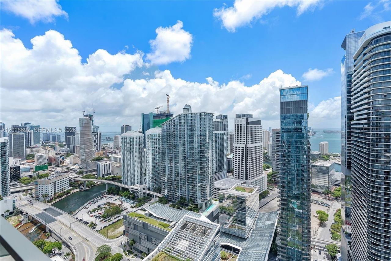 88 SW 7th St, Unit 4001, Miami, FL 33130 Photo