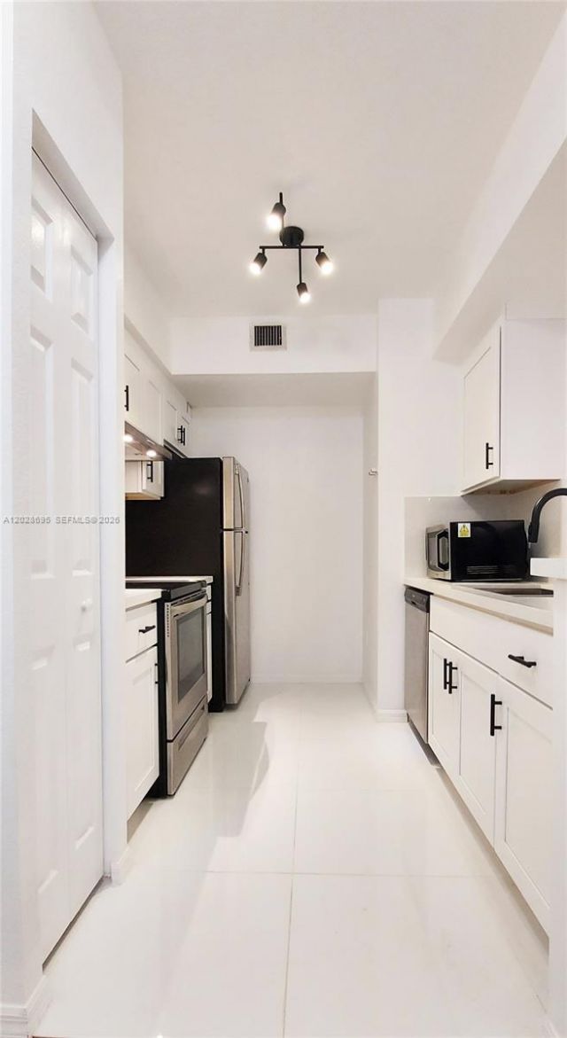 2501 Centergate Dr , Unit 203, Miramar, FL 33025 Photo