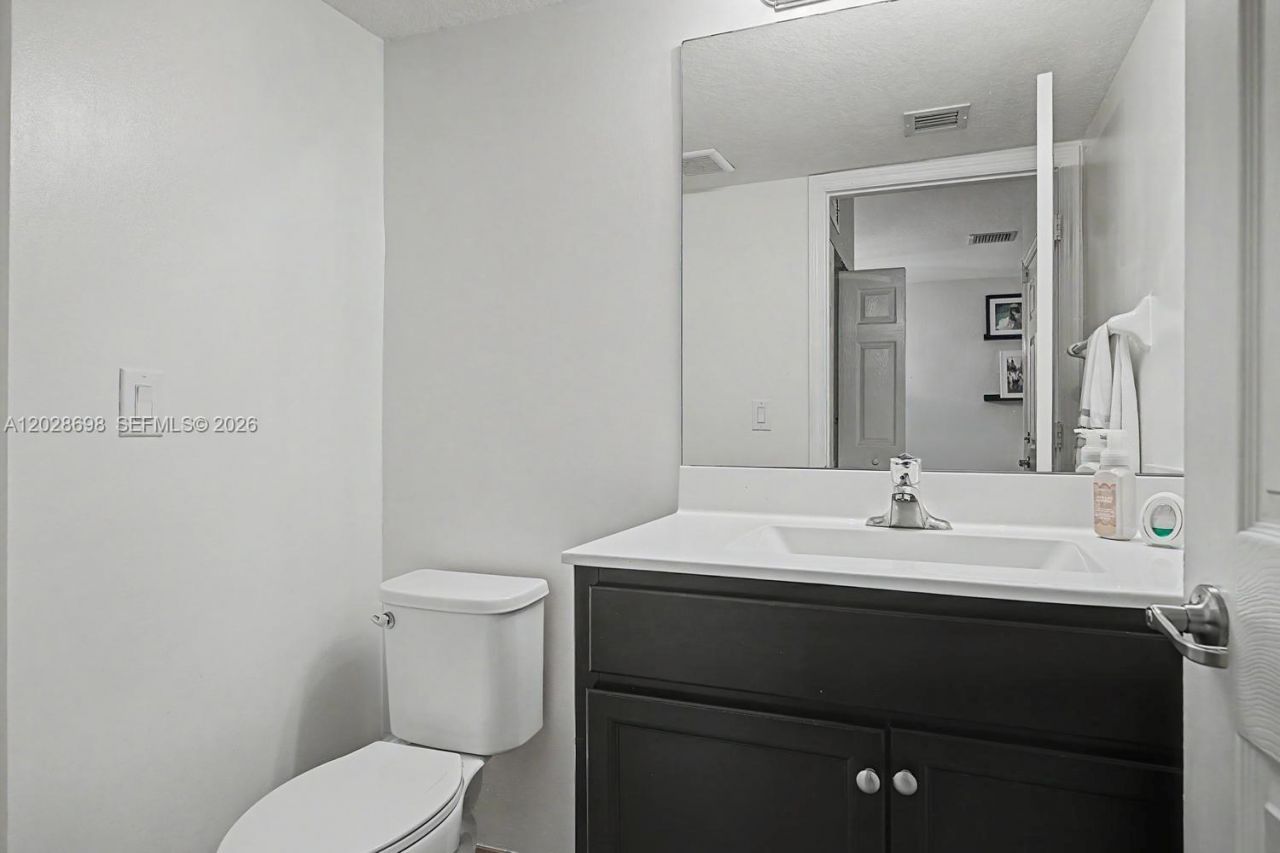 215 SE 37th Pl , Homestead, FL 33033 Photo