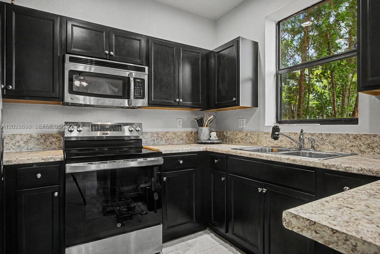 215 SE 37th Pl , Homestead, FL 33033 Photo