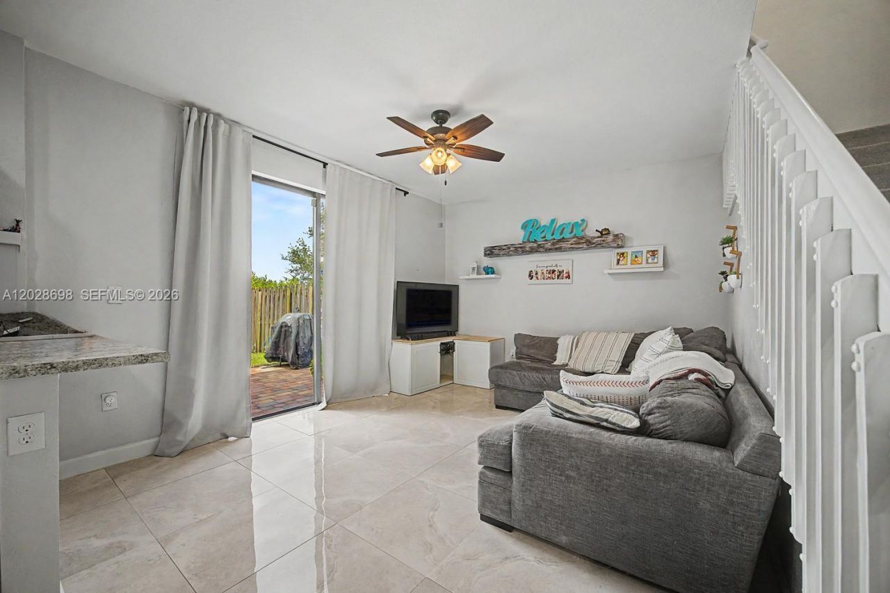 215 SE 37th Pl , Homestead, FL 33033 Photo