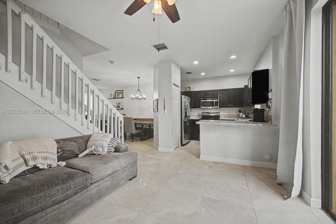 215 SE 37th Pl , Homestead, FL 33033 Photo