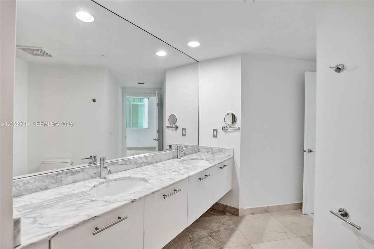 55 SE 6th St, Unit 1502, Miami, FL 33131 Photo