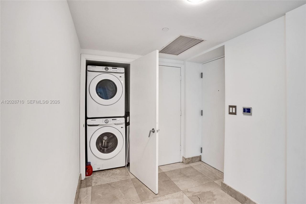 55 SE 6th St, Unit 1502, Miami, FL 33131 Photo